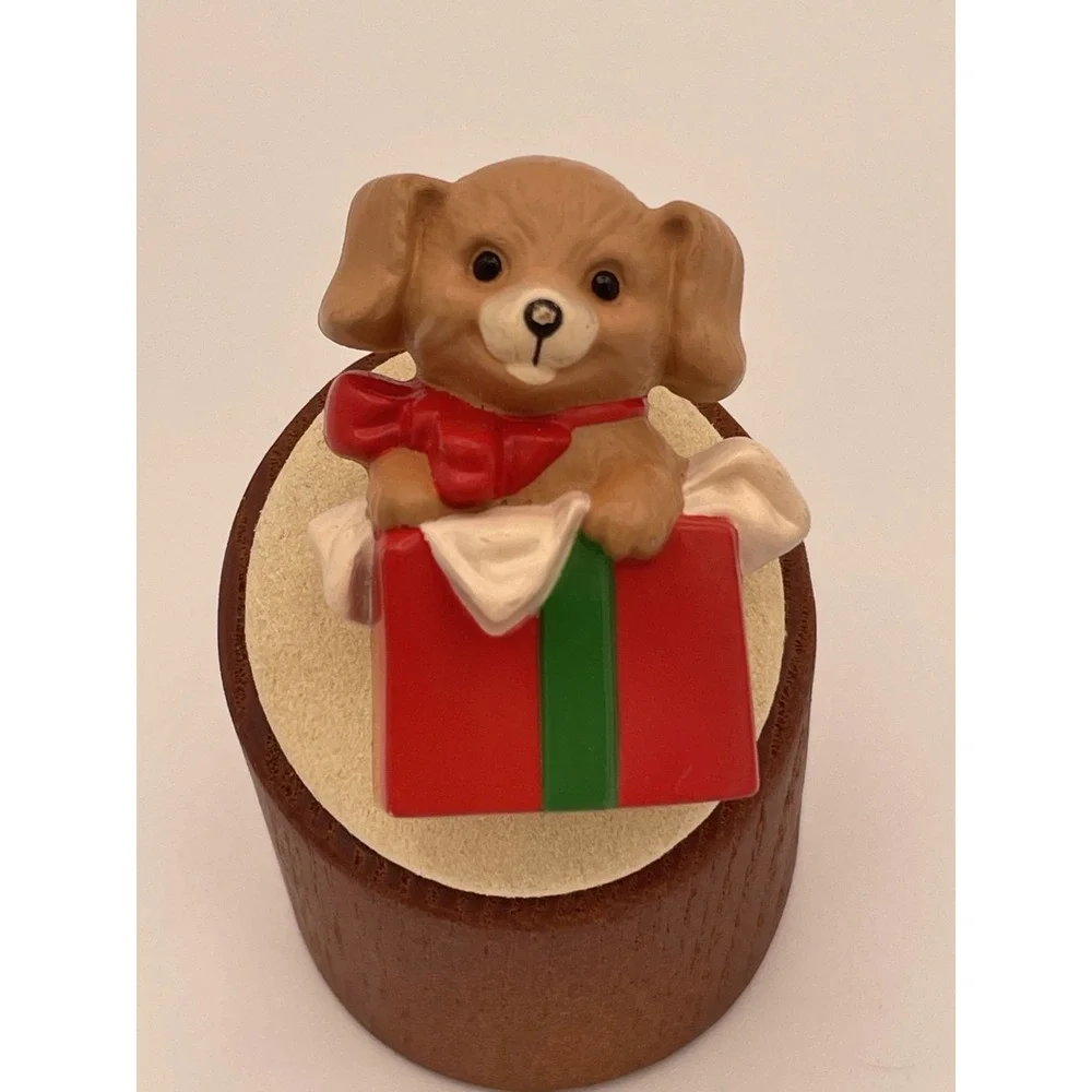 Vintage Hallmark Cards Christmas Pin Brooch Puppy Dog Gift Box Present Hard Boho